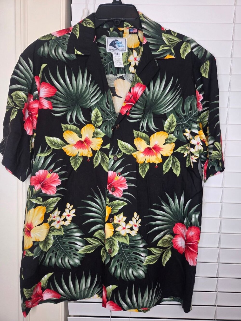 NWT Nui Nalu Mens Black Hawaiian Floral Aloha Shirt Size M Black Tropical